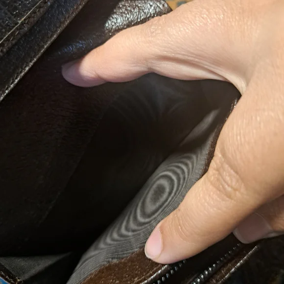 Gucci Brown Monogram Wallet - Picture 9 of 17